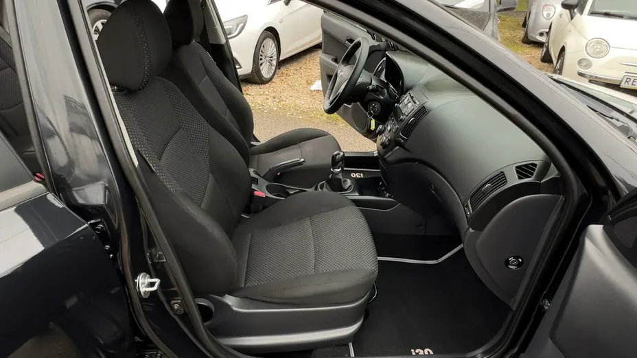 HYUNDAI i30 -