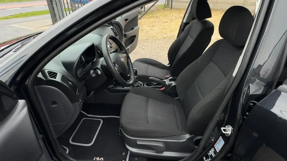 HYUNDAI i30 -