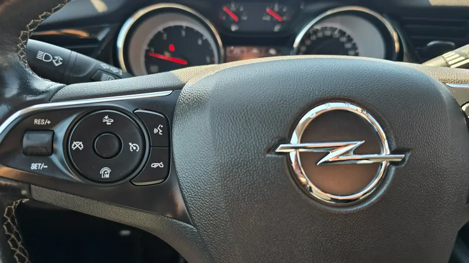 OPEL Insignia -