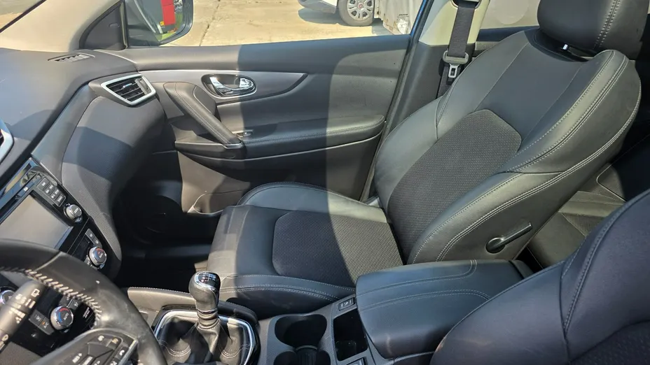 NISSAN Qashqai -