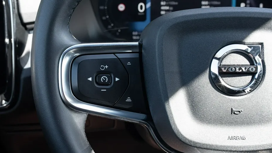 VOLVO XC40 -
