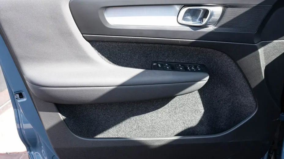 VOLVO XC40 -