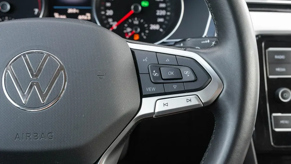 VOLKSWAGEN Passat -