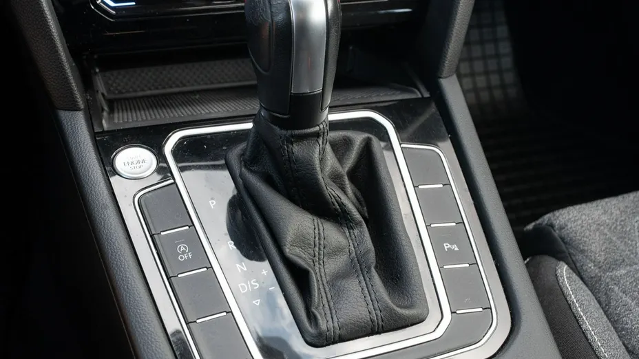 VOLKSWAGEN Passat -