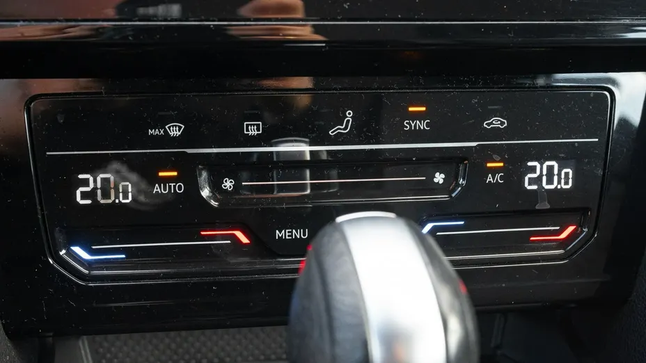 VOLKSWAGEN Passat -