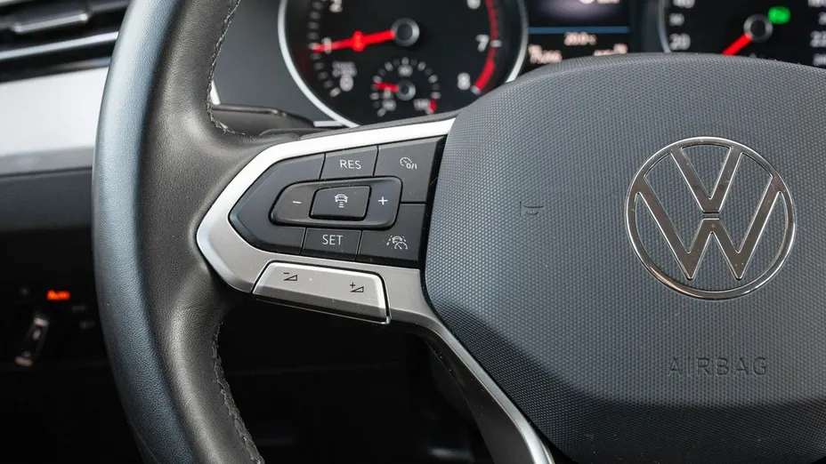VOLKSWAGEN Passat -