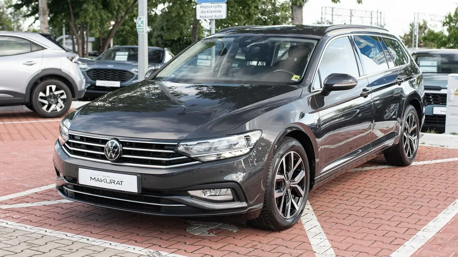 VOLKSWAGEN Passat -