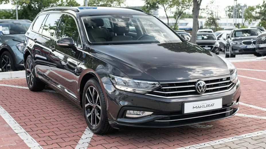 VOLKSWAGEN Passat -