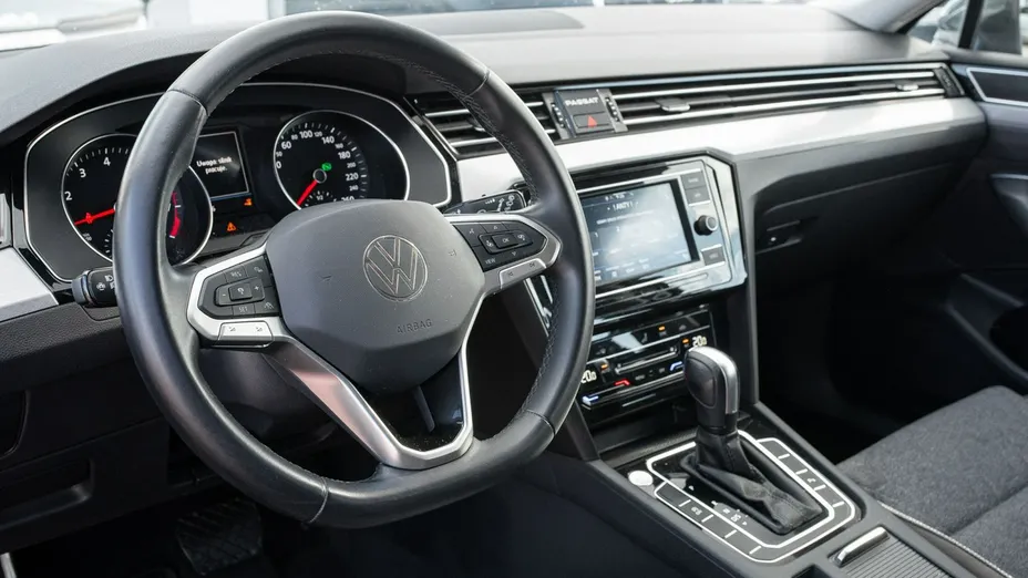 VOLKSWAGEN Passat -