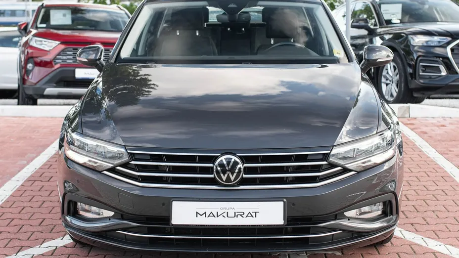 VOLKSWAGEN Passat -