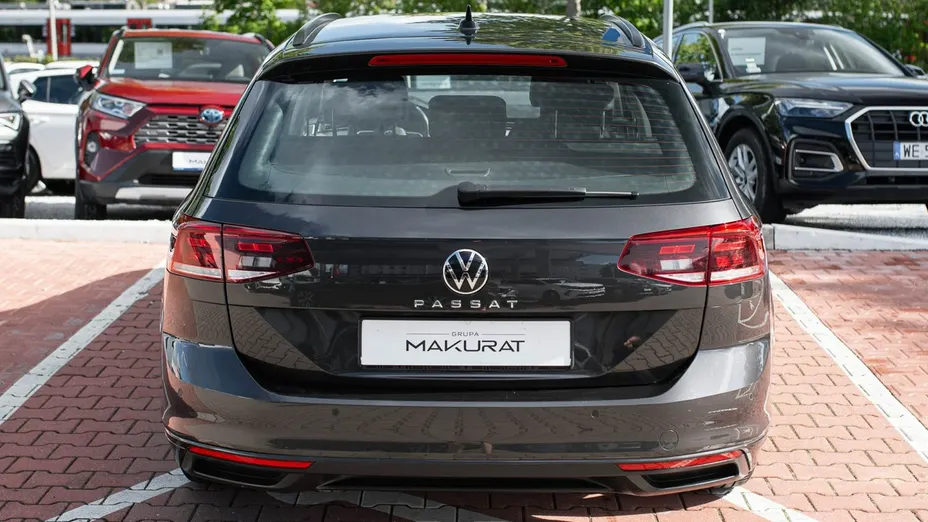 VOLKSWAGEN Passat -