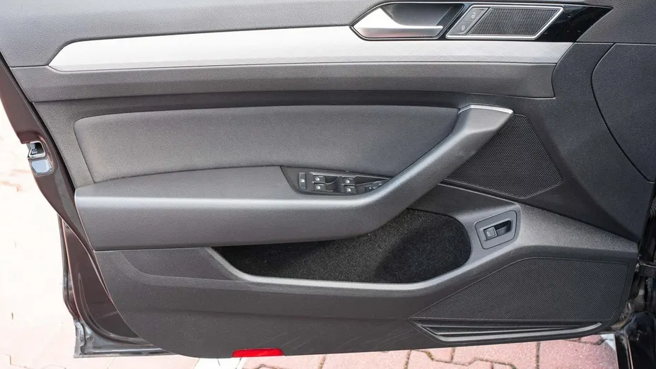 VOLKSWAGEN Passat -