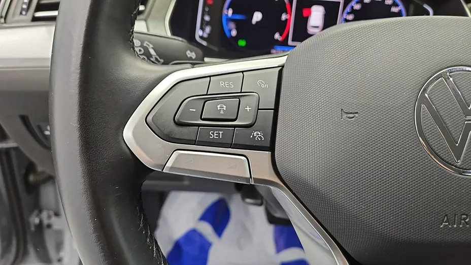 VOLKSWAGEN Passat -