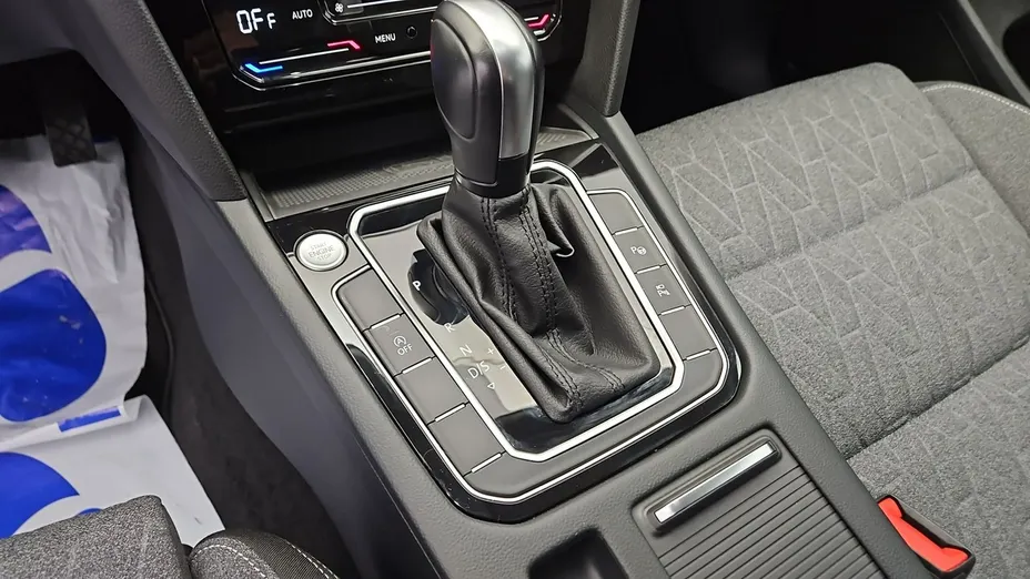 VOLKSWAGEN Passat -