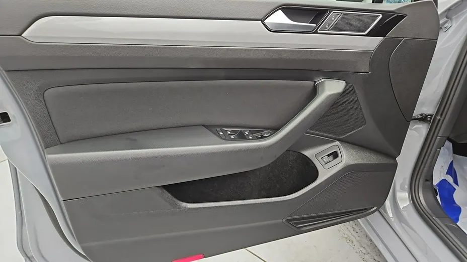 VOLKSWAGEN Passat -