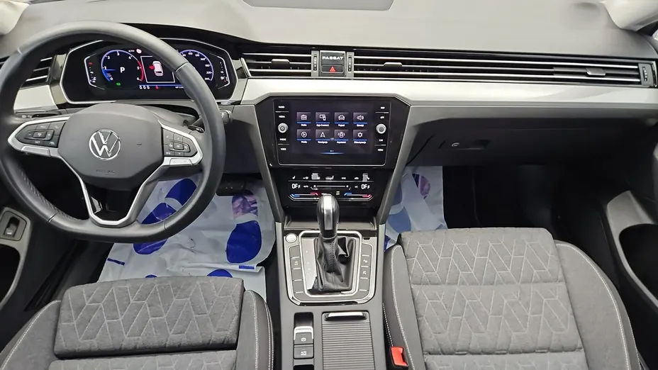 VOLKSWAGEN Passat -