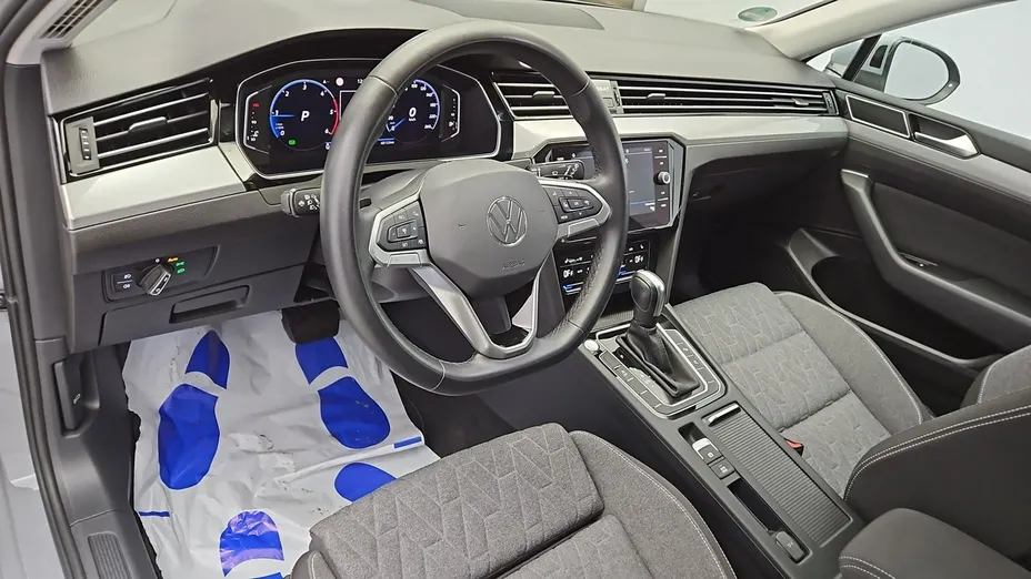 VOLKSWAGEN Passat -