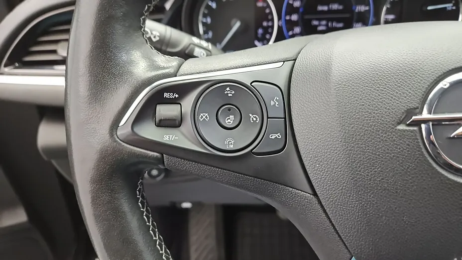 OPEL Insignia -