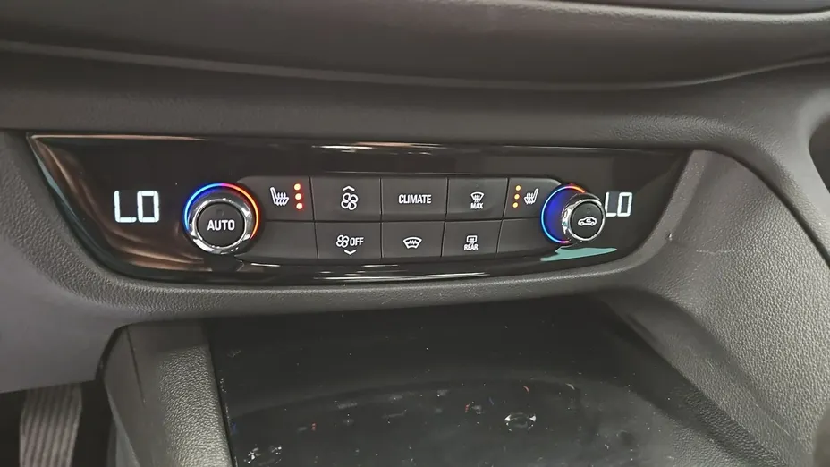 OPEL Insignia -
