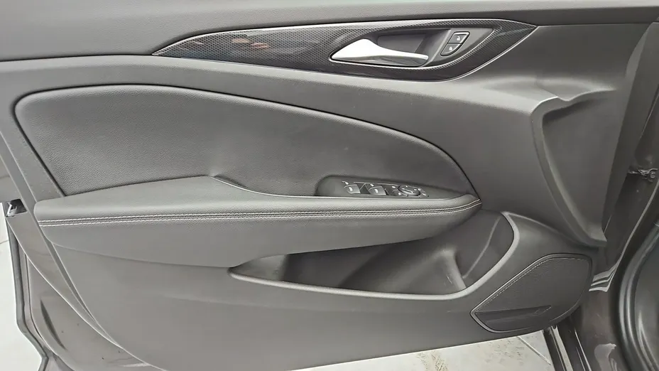 OPEL Insignia -