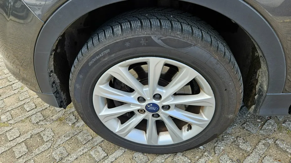 FORD Kuga -