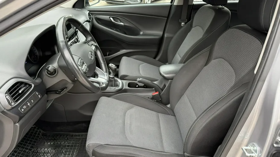 HYUNDAI i30 -