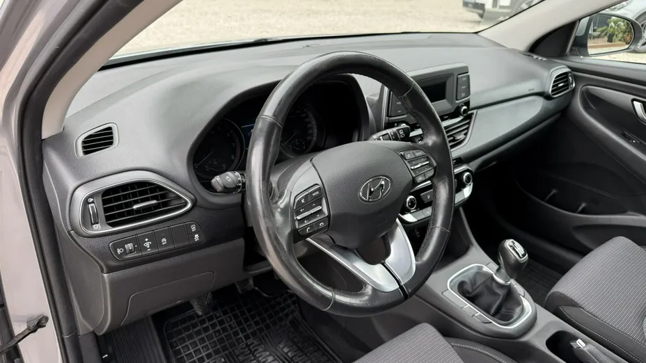 HYUNDAI i30 -