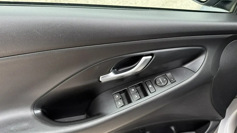 HYUNDAI i30 -