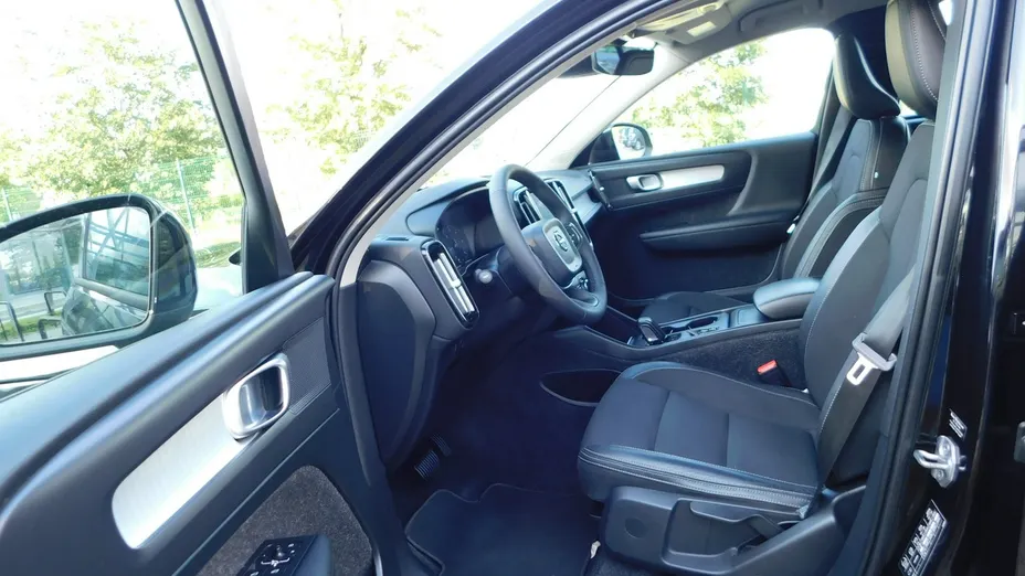 VOLVO XC40 -