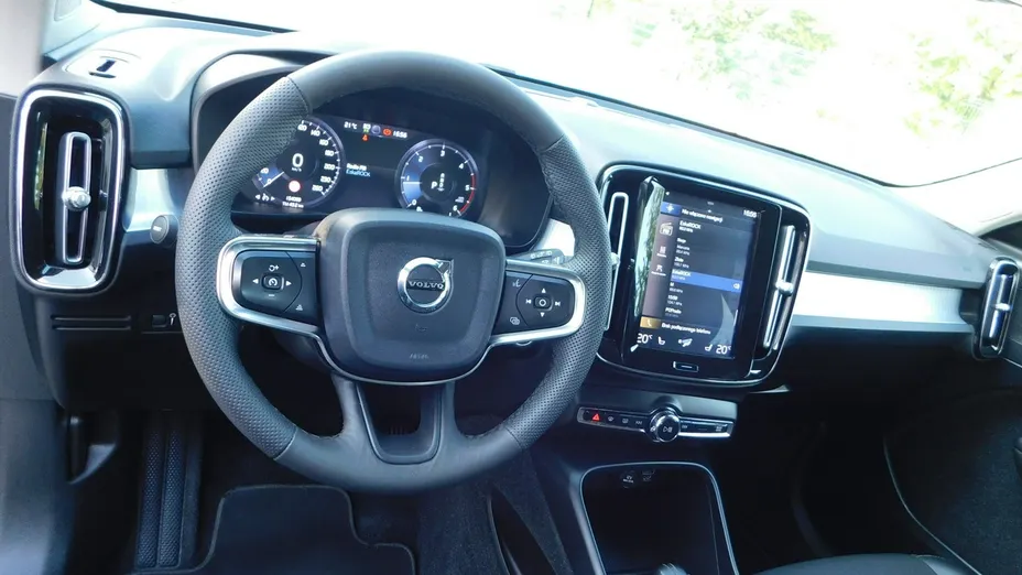 VOLVO XC40 -