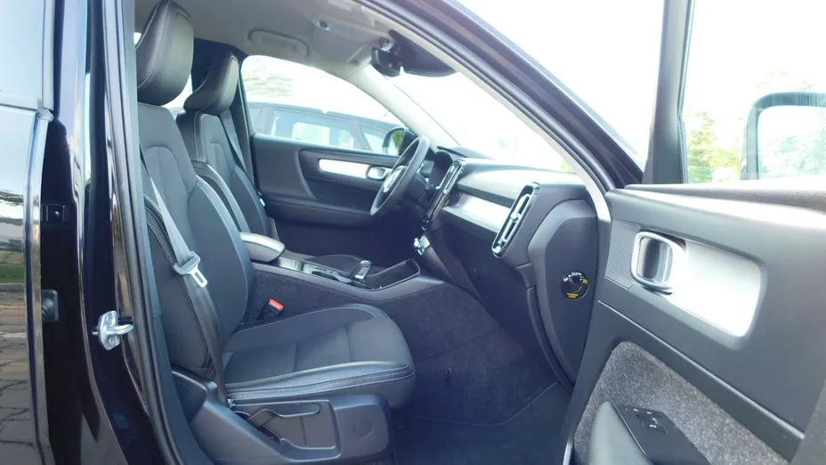 VOLVO XC40 -