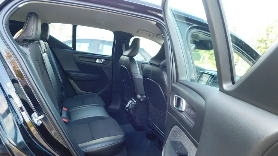 VOLVO XC40 -