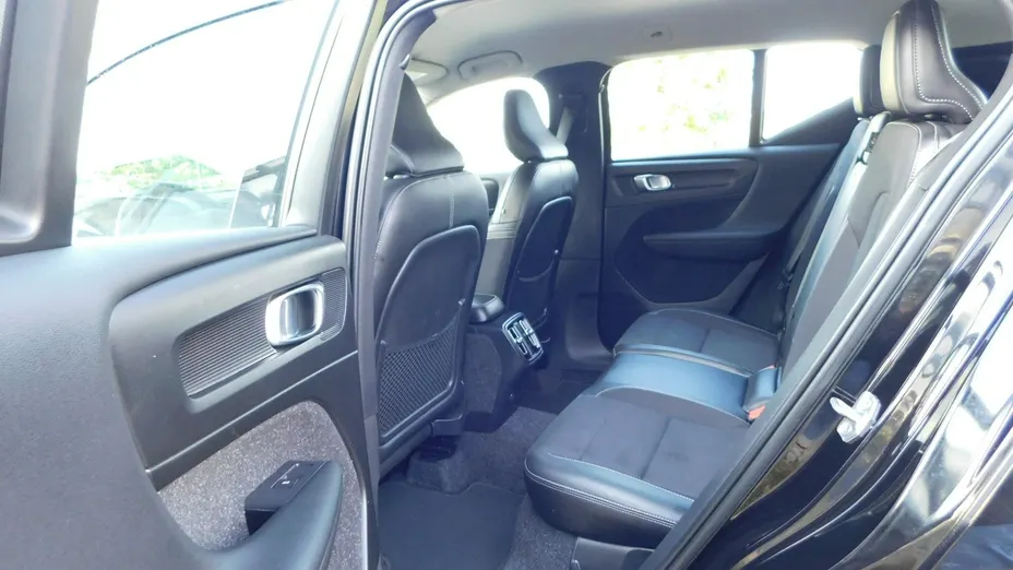 VOLVO XC40 -