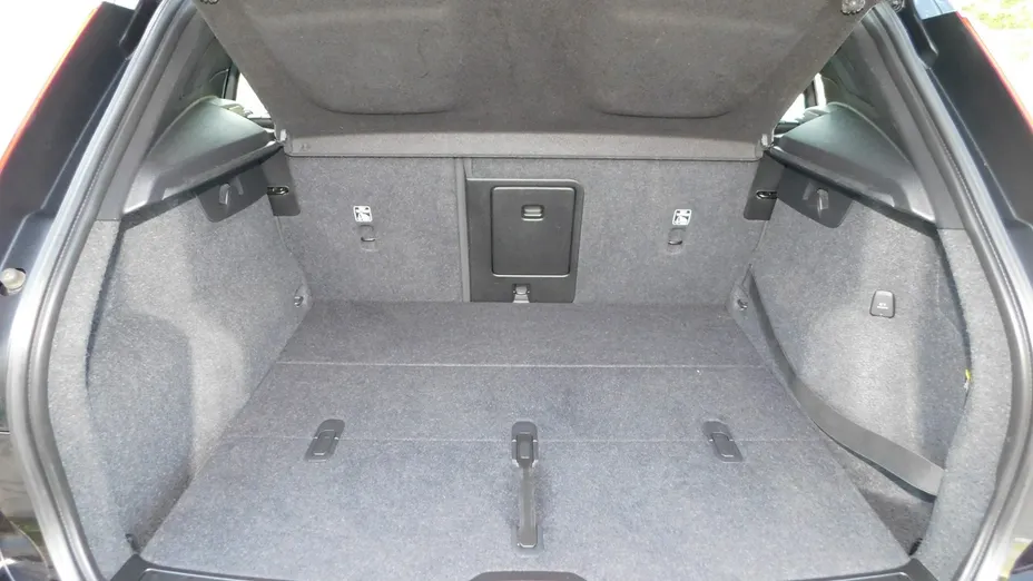 VOLVO XC40 -