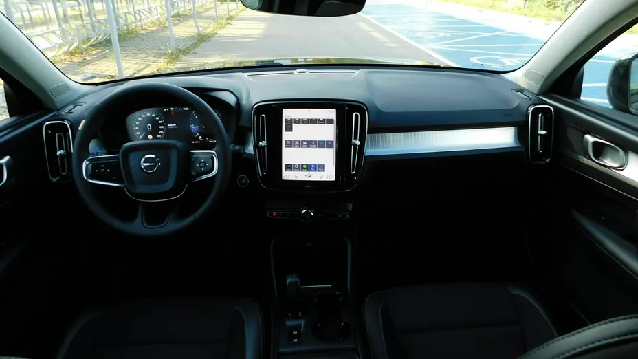 VOLVO XC40 -