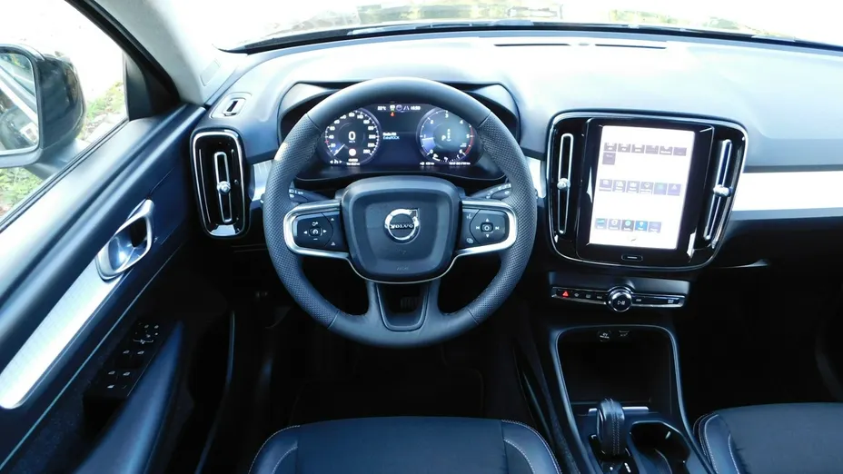 VOLVO XC40 -
