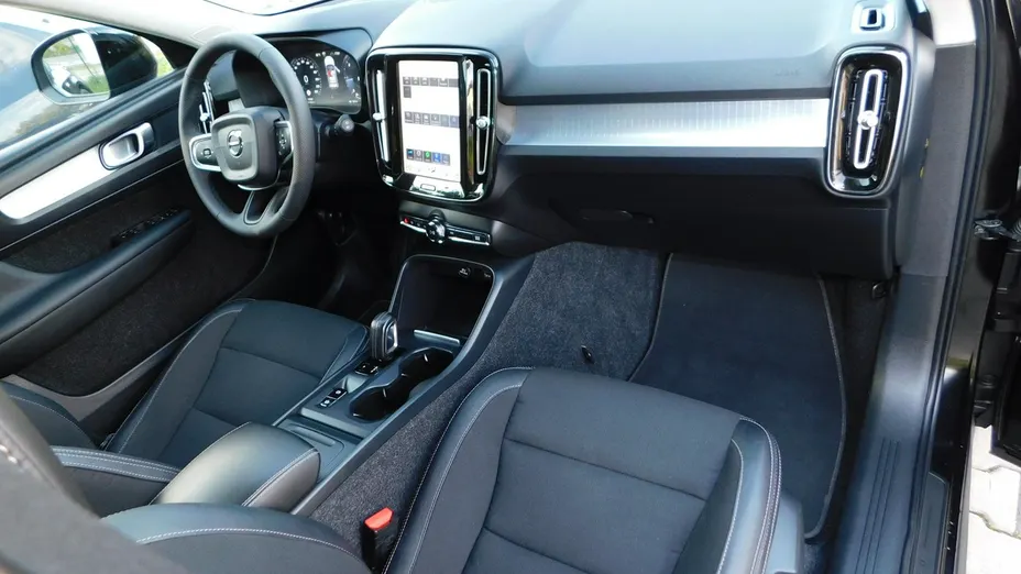 VOLVO XC40 -