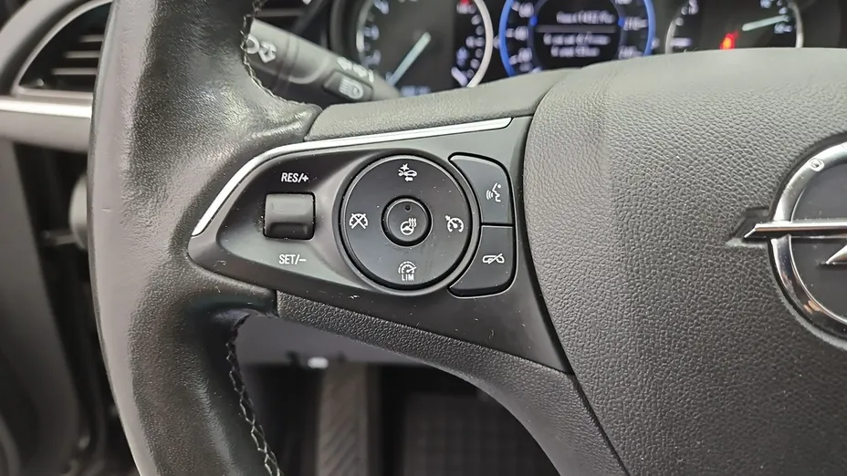 OPEL Insignia -