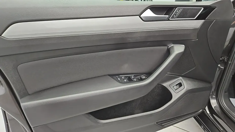 VOLKSWAGEN Passat -