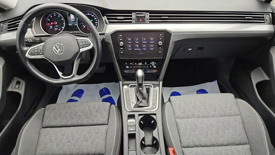 VOLKSWAGEN Passat -