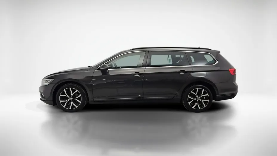 VOLKSWAGEN Passat -