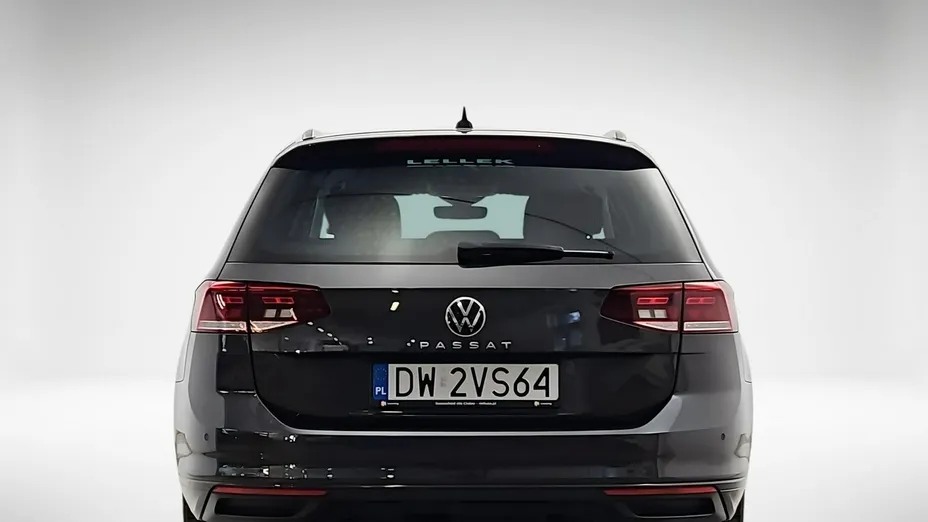 VOLKSWAGEN Passat -
