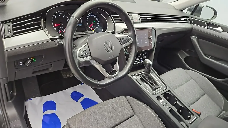 VOLKSWAGEN Passat -