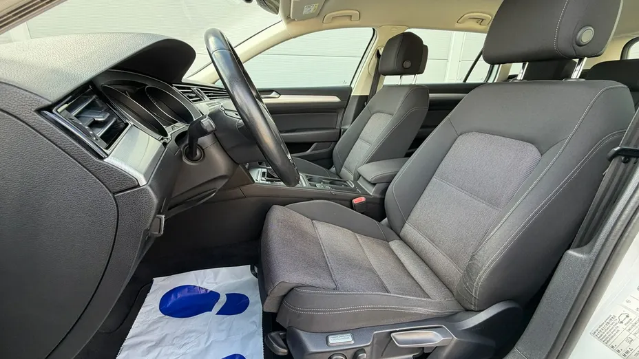 VOLKSWAGEN Passat -