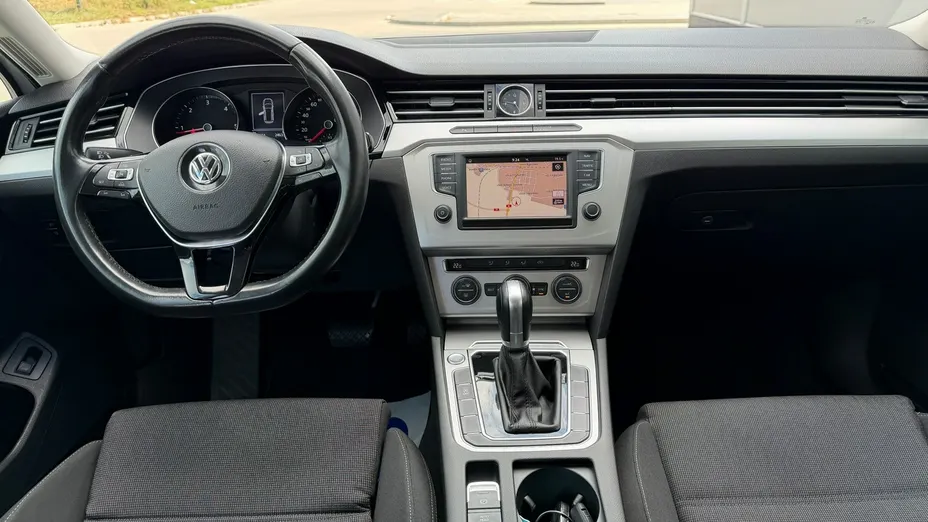 VOLKSWAGEN Passat -