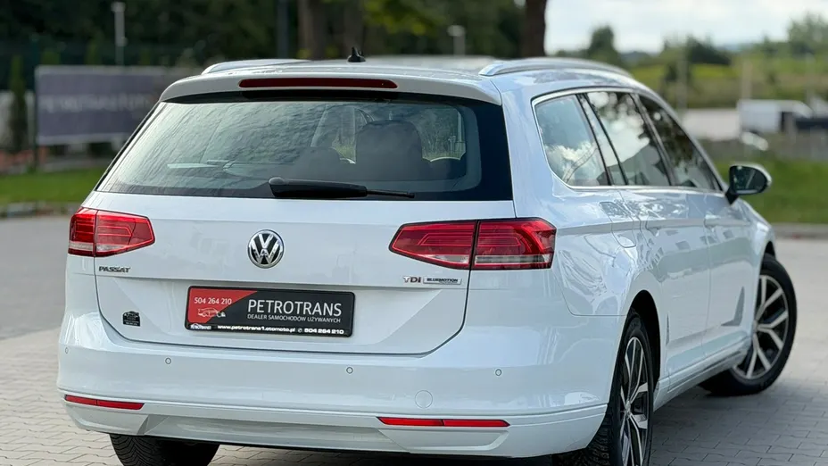 VOLKSWAGEN Passat -