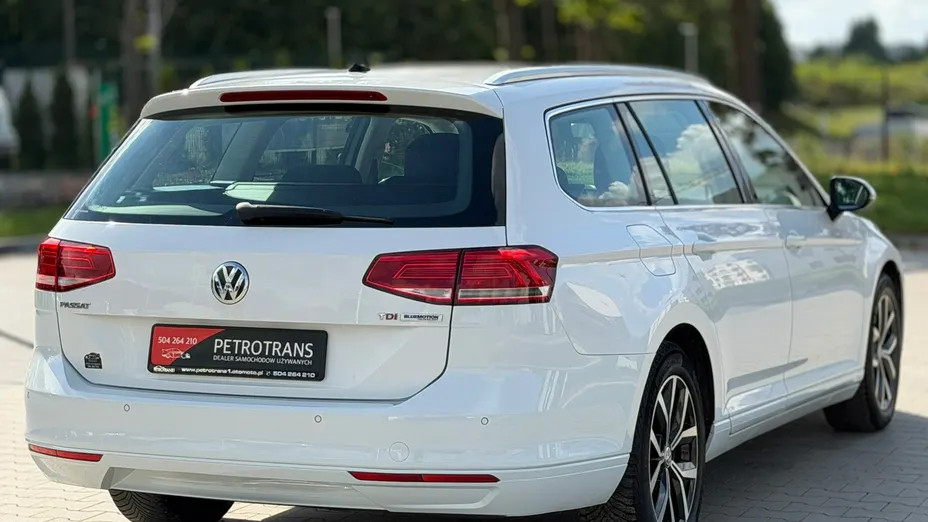VOLKSWAGEN Passat -