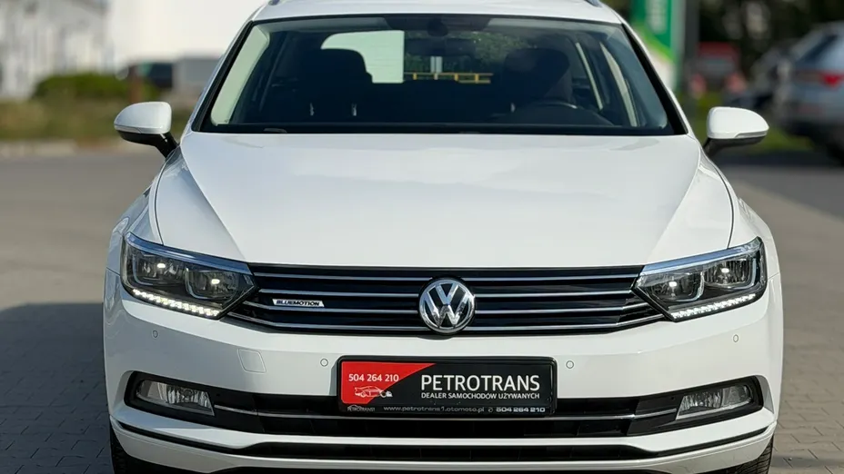 VOLKSWAGEN Passat -