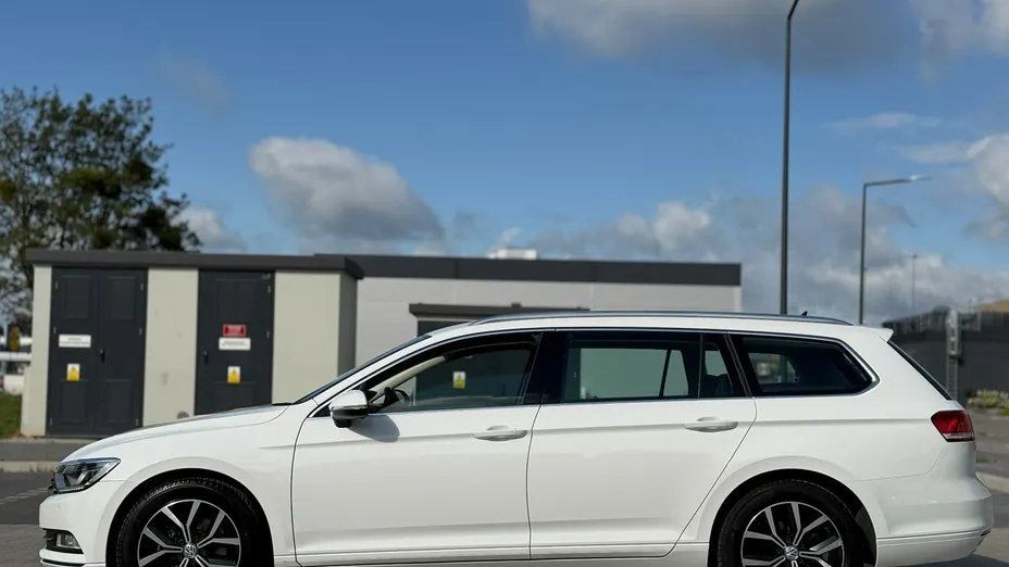 VOLKSWAGEN Passat -