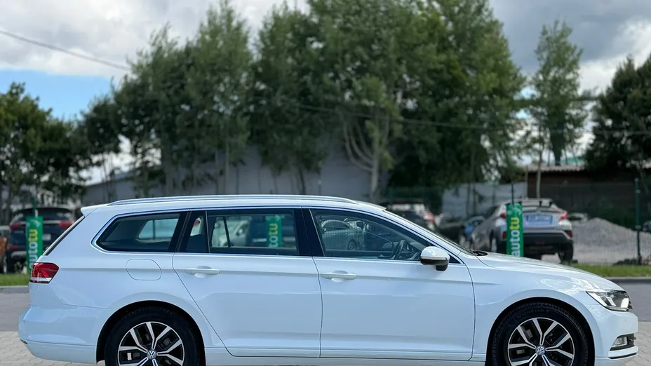 VOLKSWAGEN Passat -